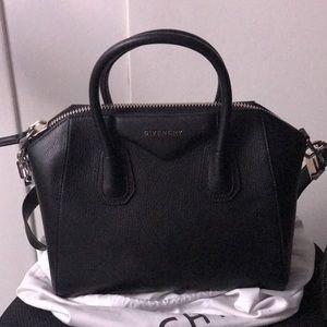 Givenchy Antigona Medium in Black